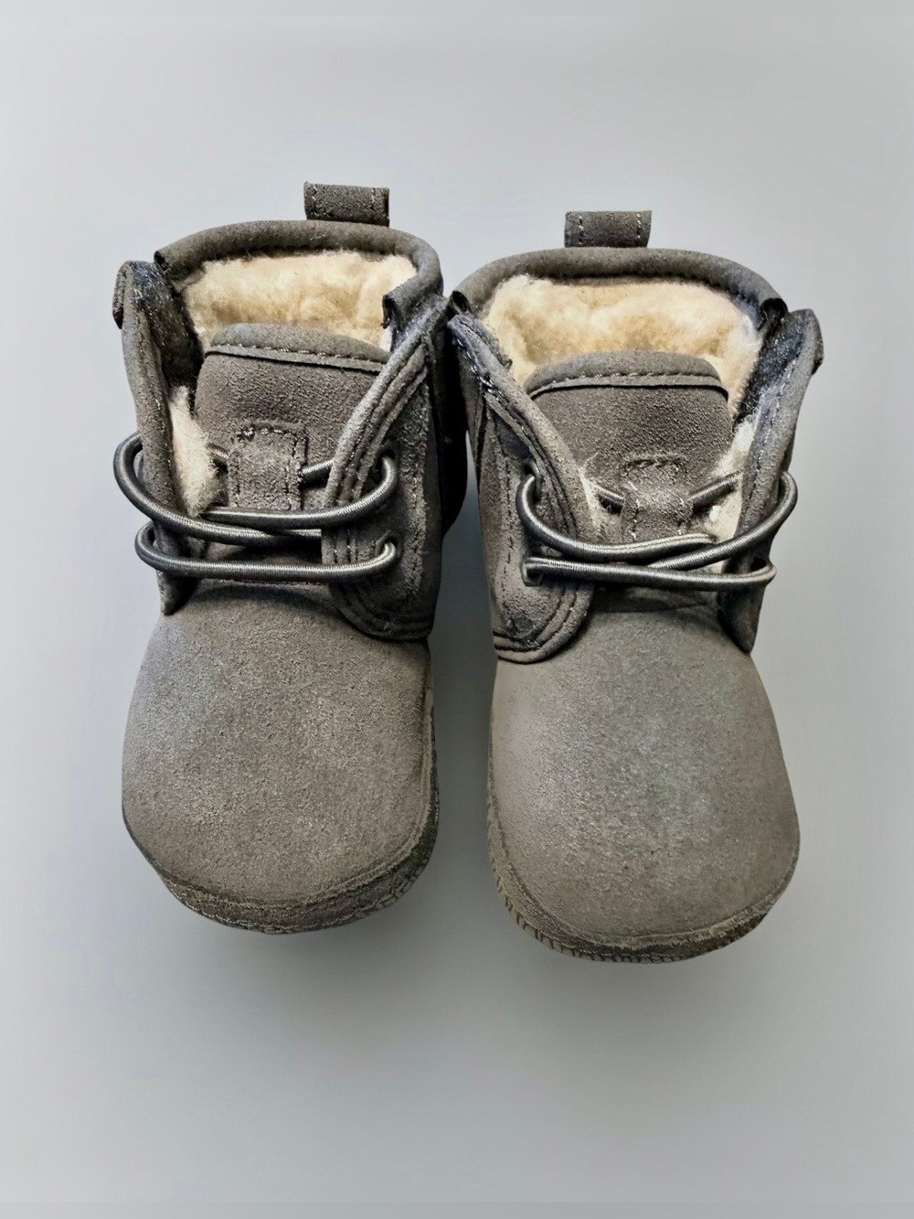 NWOB -UGG Baby Girl or Boy Suede Lace-Up Boots in Gray SIZE 0/1C